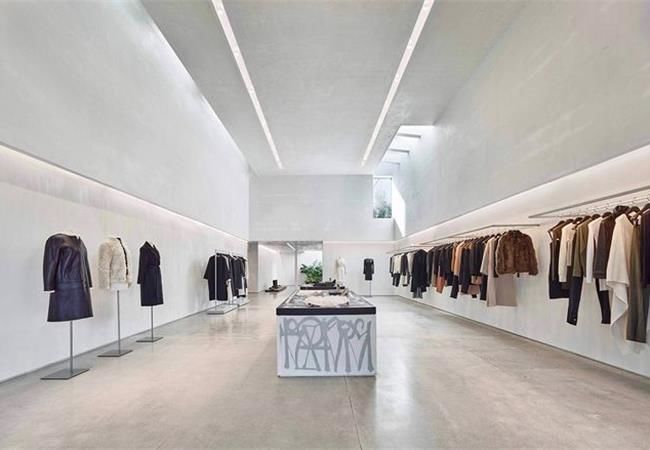 合肥服裝店店面裝修，卓創為你呈現出高端視覺空間感