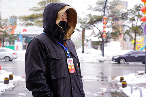 春雪中的守望者：疫情不除，我們不散